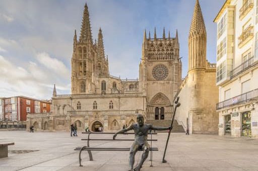 Gótico en España: Entre las tradiciones europeas y el color local